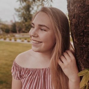 Meet your Posher, Raegan